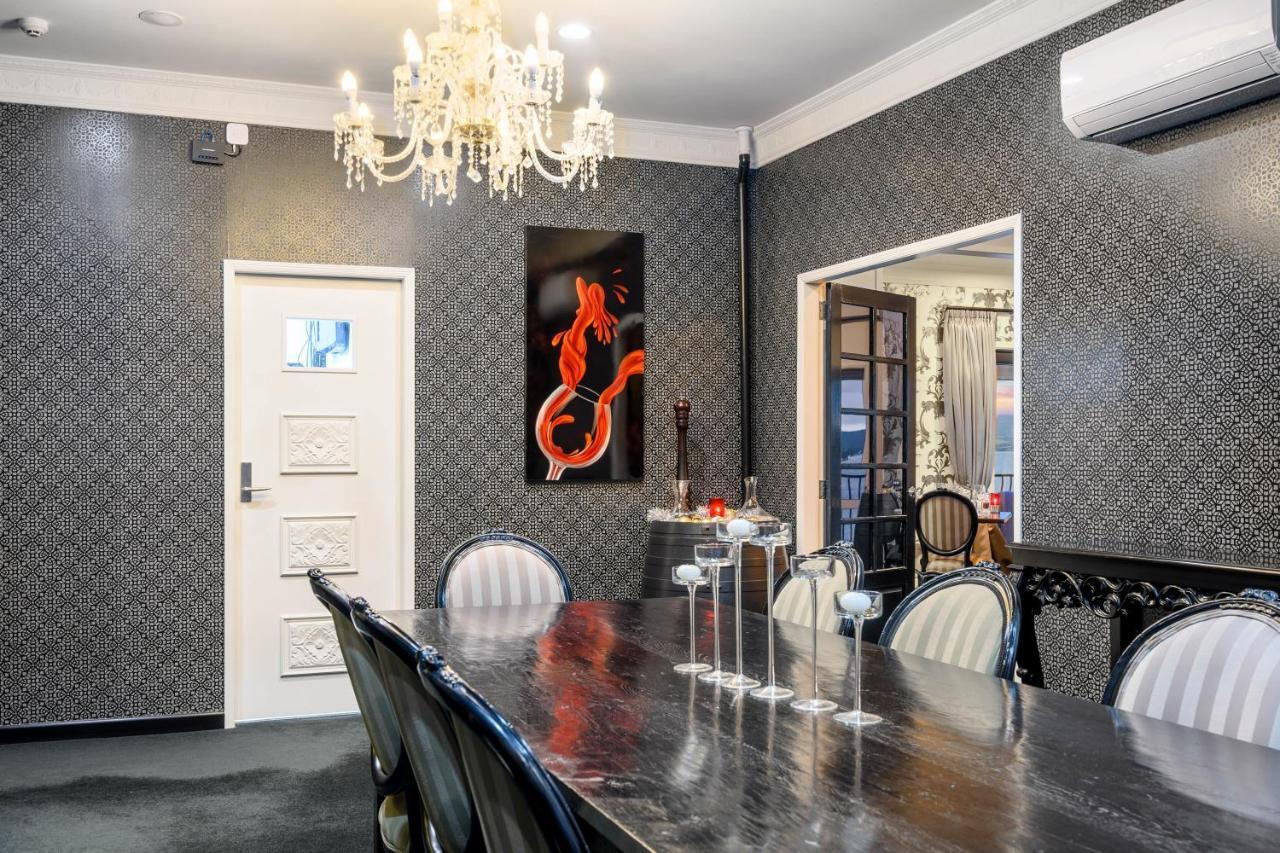 Black Swan Lakeside Boutique Hotel Роторуа Екстериор снимка