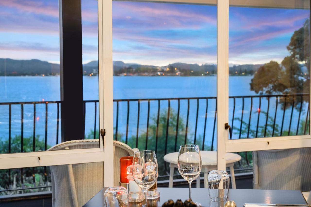 Black Swan Lakeside Boutique Hotel Роторуа Екстериор снимка