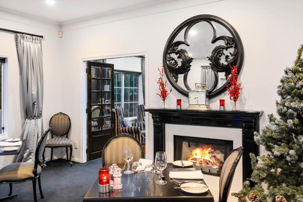 Black Swan Lakeside Boutique Hotel Роторуа Екстериор снимка
