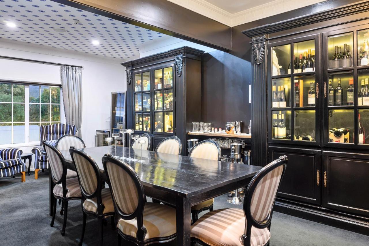 Black Swan Lakeside Boutique Hotel Роторуа Екстериор снимка