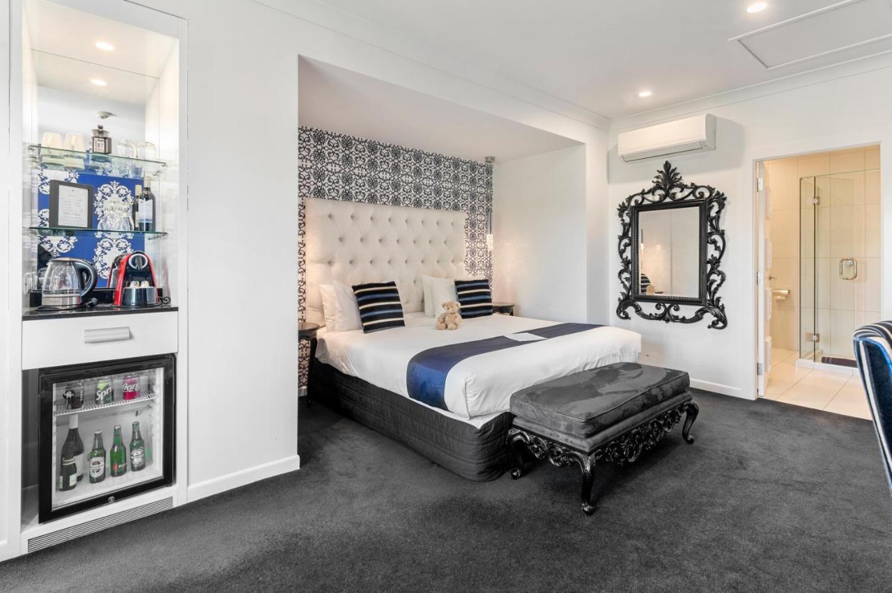 Black Swan Lakeside Boutique Hotel Роторуа Екстериор снимка