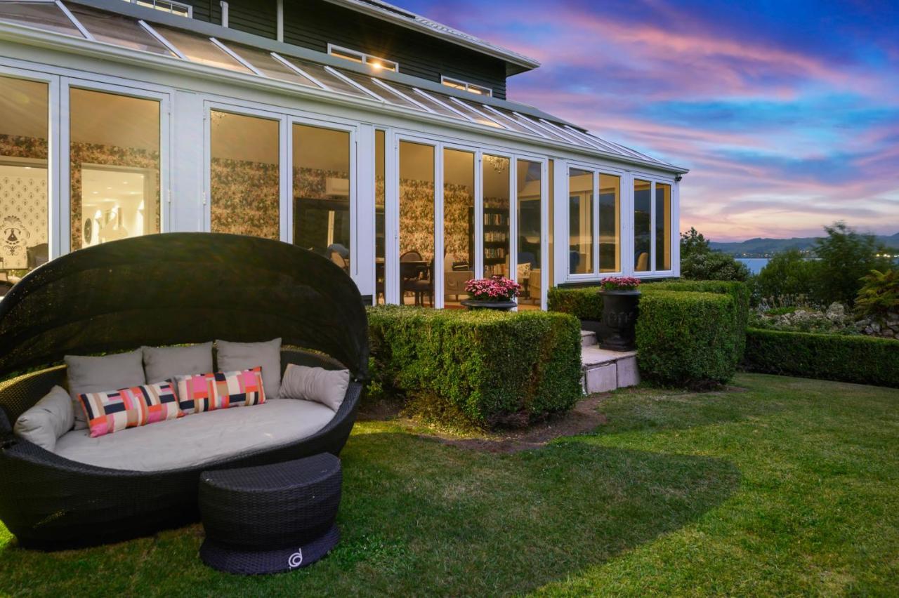Black Swan Lakeside Boutique Hotel Роторуа Екстериор снимка