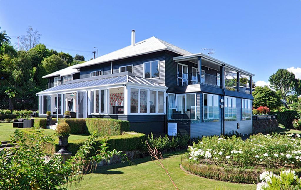 Black Swan Lakeside Boutique Hotel Роторуа Екстериор снимка