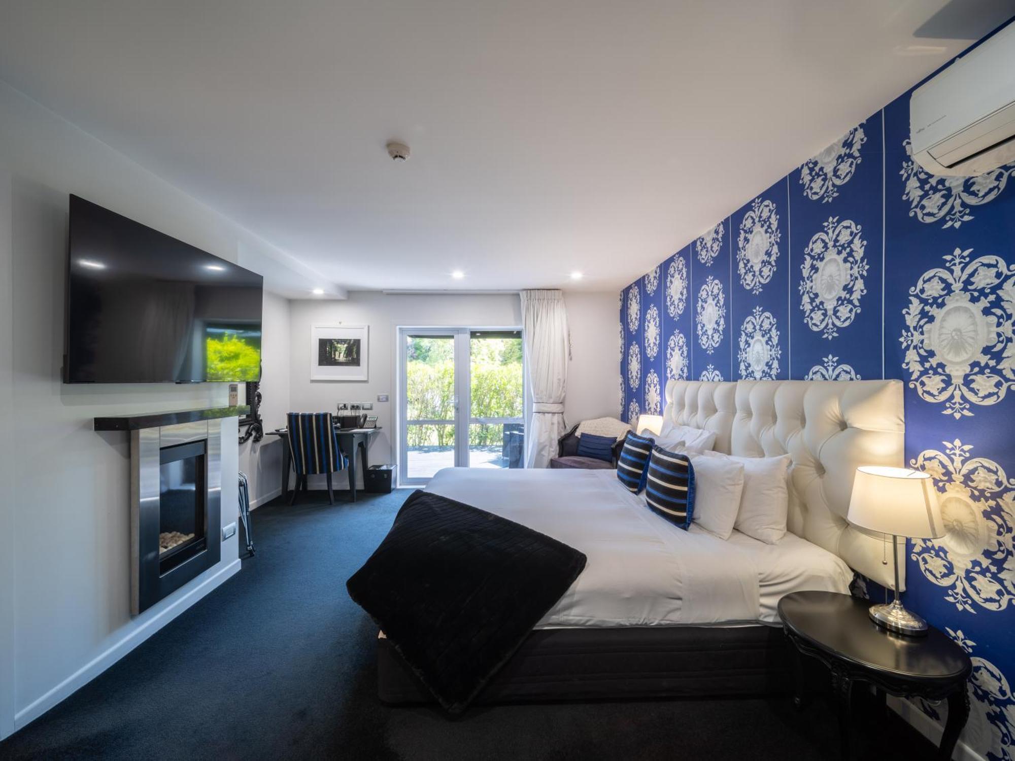 Black Swan Lakeside Boutique Hotel Роторуа Екстериор снимка