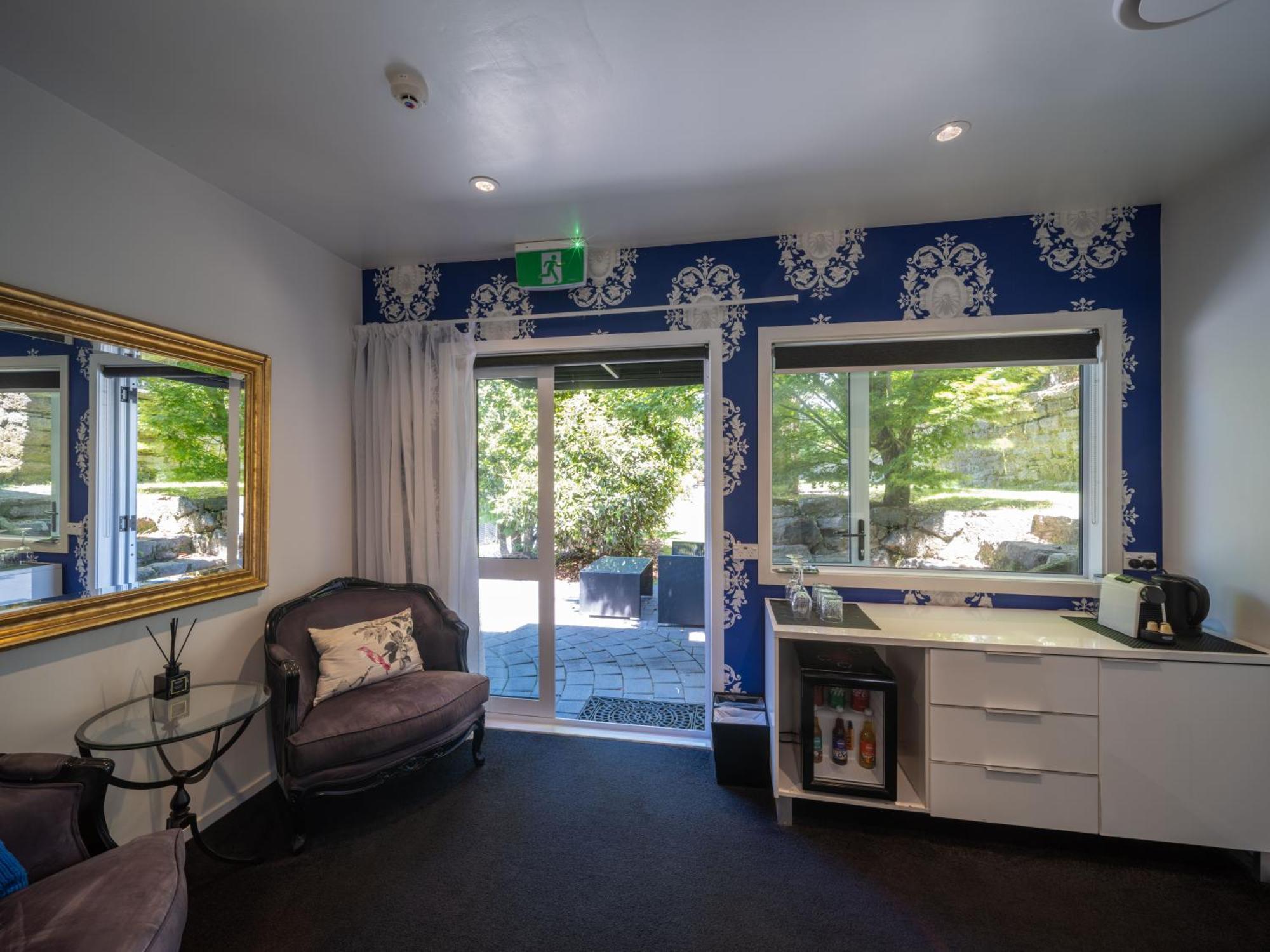 Black Swan Lakeside Boutique Hotel Роторуа Екстериор снимка
