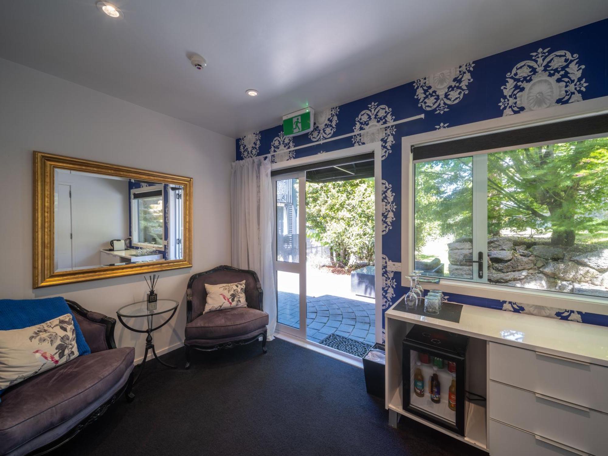 Black Swan Lakeside Boutique Hotel Роторуа Екстериор снимка