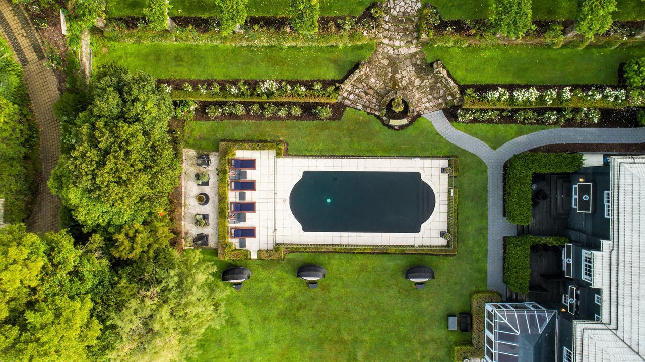 Black Swan Lakeside Boutique Hotel Роторуа Екстериор снимка